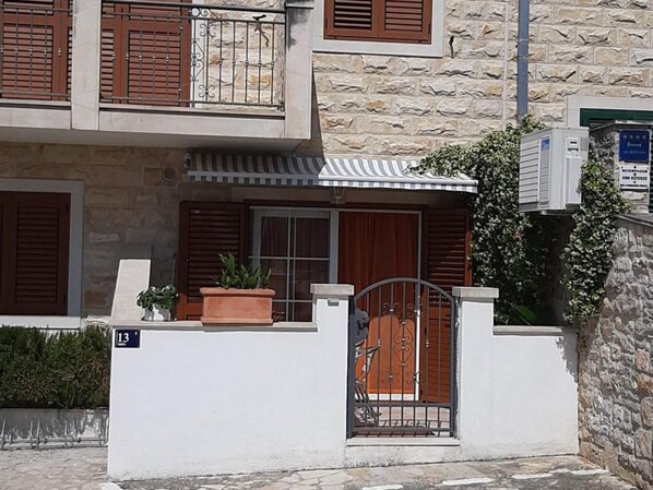 Exterior - Apartments Ivano - 90m to the Beach (Supetar)