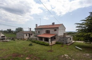 House - Holiday Houses, Villas Dujam - Quite Location (Bale)