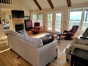 Smart TV, fireplace, table football, ping pong