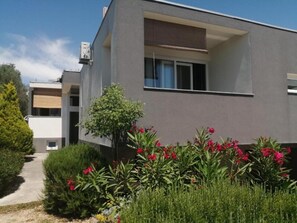 2 bedrooms