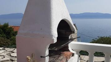 Apartment, Smoking | Exterior