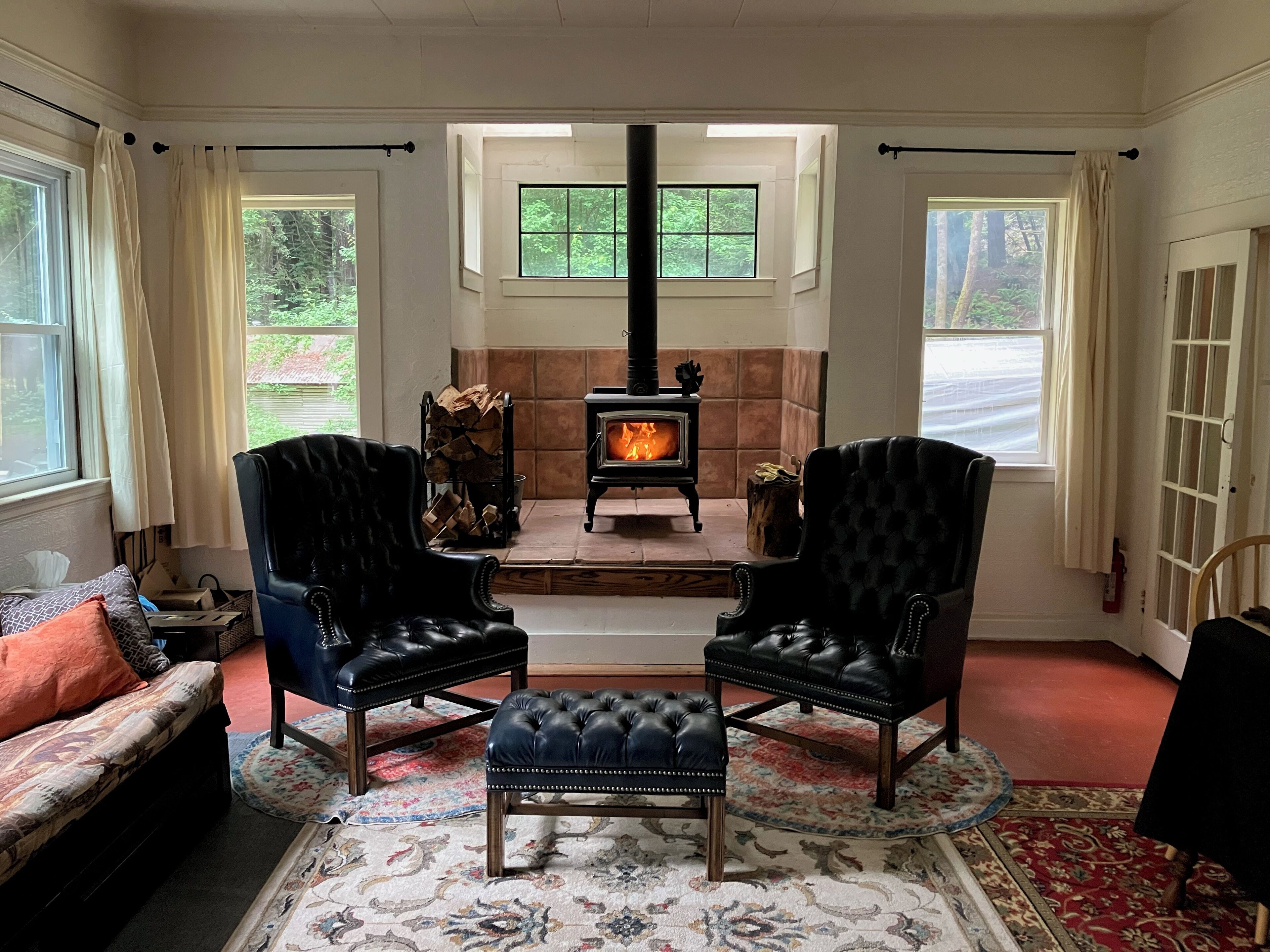 Hosted Stay-Room in Beautiful Historic Home - Close to Wine Waves & Woods 