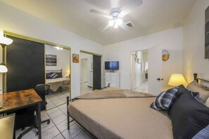 2 bedrooms, in-room safe, desk, iron/ironing board