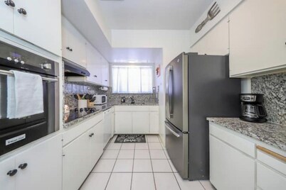 No Cleaning Fee! Spacious Desert Retreat w/Jacuzzi/Private Pool/Fireplace