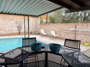 Outdoor dining - No Cleaning Fee! Spacious Desert Retreat w/Jacuzzi/Private Pool/Fireplace (Tucson)