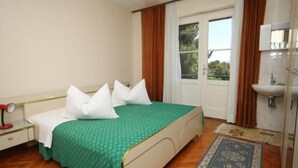 Unclassified image, 4 of 22, button - Apartments Fila - Large & Close to the Beach (Makarska)