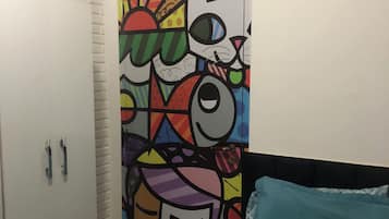 1 habitación, tabla de planchar con plancha, wifi gratis y ropa de cama