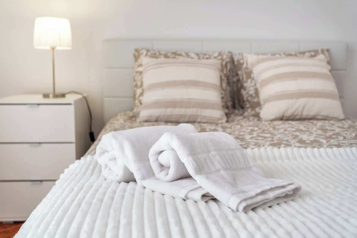 2 chambres, fer et planche à repasser, Wi-Fi, draps fournis