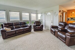TV, fireplace, books - Seiku Vacation Rental w/ Deck & Ocean Views (Seiku)