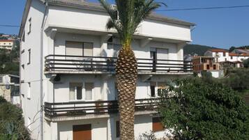 Apartment, Smoking | Exterior