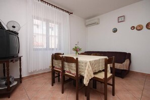 Apartment, Smoking | 4 bedrooms - Apartments Per - 10 m From sea (Novalja)