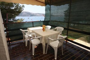 4 bedrooms - Apartments Per - 10 m From sea (Novalja)