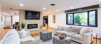 Spacious ~ King Beds ~ Pool ~ Spa~ Mountain View’s