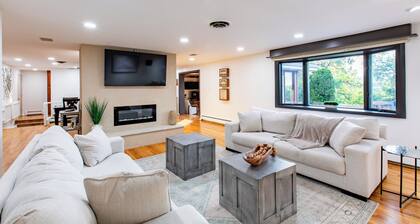 Spacious ~ King Beds ~ Pool ~ Spa~ Mountain View’s