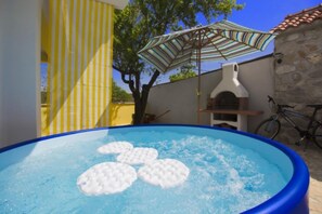 Exterior - Holiday Houses, Villas Yellow - Parking and Grill (Pirovac)