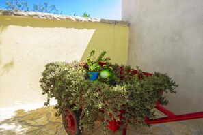 Exterior - Holiday Houses, Villas Yellow - Parking and Grill (Pirovac)