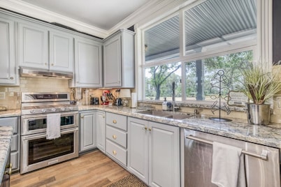 Round Top, This is the PLACE!