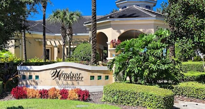 Beautiful 2 bed/2 bath condo in Windsor Hills Resort, just 2 miles to Disney!