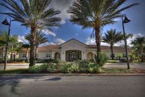 Exterior - 2 bedroom condo DIRECTLY OPPOSITE pool and clubhouse  in Oakwater Resort.  (Osceola County)
