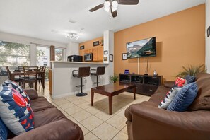 TV - GREAT RATES on My Home Away - 3 bed townhouse just 1.5 miles from Disney World! (Four Corners)