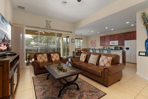 Smart TV, video games, ping pong - Stunning 4 bedroom pool home in Windsor Hills resort just minutes from Disney! (Kissimmee)