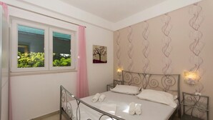 Unclassified image, 5 of 17, button - Apartments Ante - 50m From the sea (Okrug)