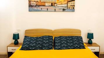 2 Schlafzimmer, Zimmersafe, Schreibtisch, Bügeleisen/Bügelbrett