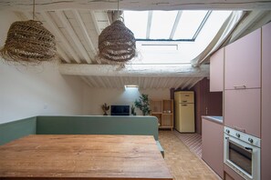 Frigorifero, microonde, forno, macchina per tè/caffè