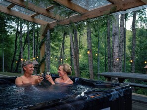 Outdoor spa tub