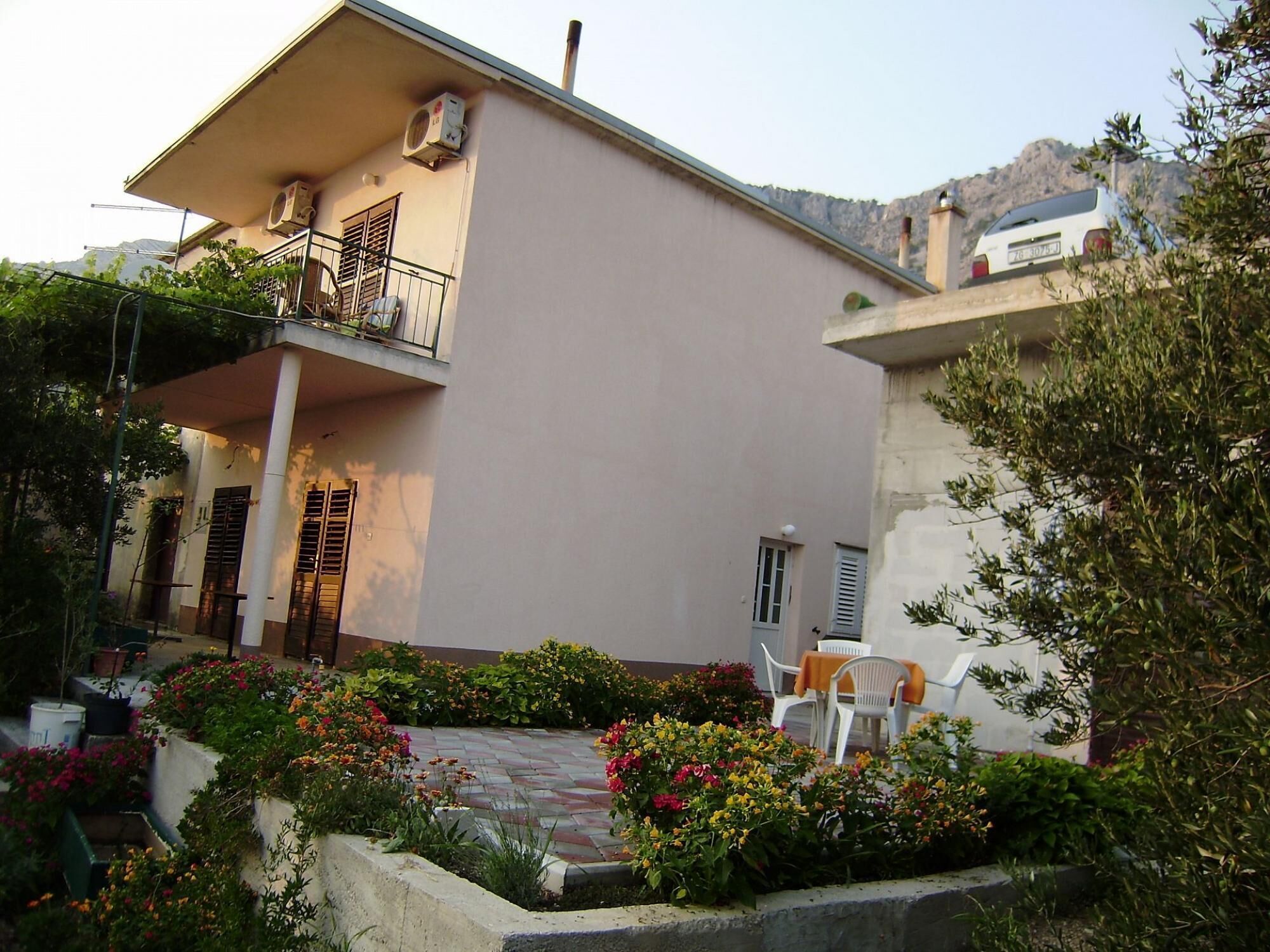 Apartment, Smoking | Exterior