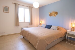 4 室のベッドルーム、アイロン / アイロン台、WiFi (無料)