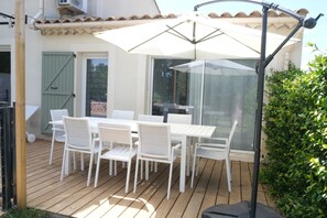 屋外ダイニングエリア