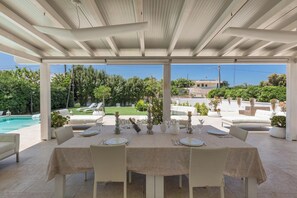Outdoor dining - Villa Mediterranea by Perle di Puglia (Ostuni)