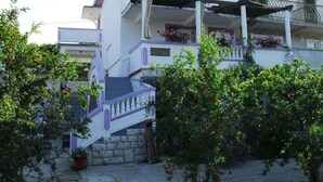 Unclassified image, 5 of 18, button - Apartments Pavilion - Beautiful Garden & Comfortable (Rab)