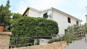 Unclassified image, 4 of 19, button - Holiday Houses, Villas Villa Dean - 80m From the Beach (Milna)