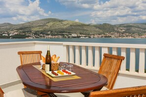 House | 4 bedrooms - Holiday Houses, Villas Dupla - With Pool (Okrug)