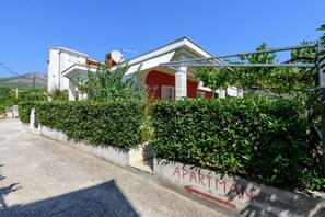 House, Smoking - Holiday Houses, Villas Vesnad - 25 m From Beach (Seget)