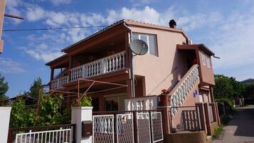 Apartment, Smoking | 3 bedrooms