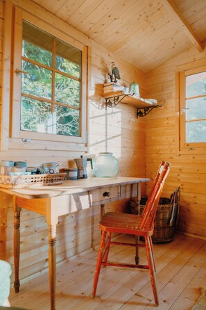 Interior - Cozy Cabin in the Country (Pet-Friendly!) (Fullarton)