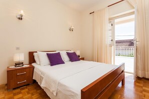 Apartment | 3 bedrooms - Apartments Dado - Terrace With sea View (Lumbarda)