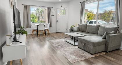 Cozy 2BR Near Stanley Marketplace Sleeps 6 Pet Friendly