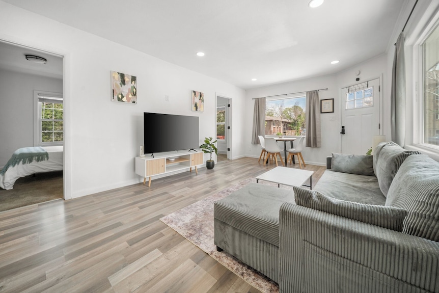 Cozy 2br Near Stanley Marketplace Sleeps 6 Pet Friendly - Cherry Creek, CO