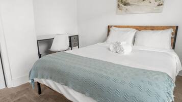 2 bedrooms, desk, free WiFi, bed sheets