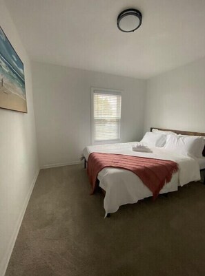 2 soverom, skrivebord, wi-fi (inkludert) og sengetøy