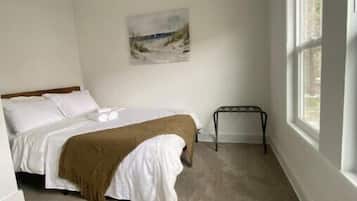 2 bedrooms, desk, free WiFi, bed sheets