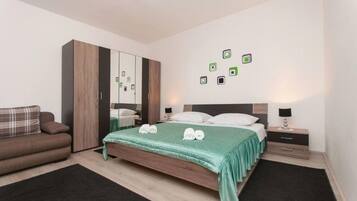 Apartment, Smoking | 3 bedrooms