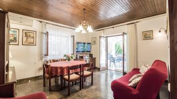 House, Smoking | 3 bedrooms