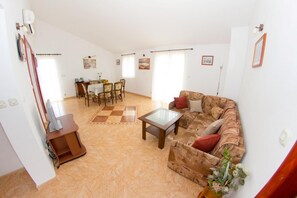 Apartment, Smoking | 3 bedrooms - Accommodation in Coves More - View on the sea (Solta)