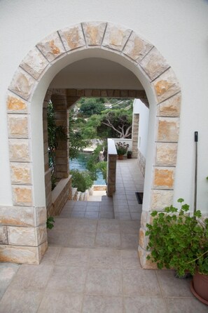Apartment, Smoking | 3 bedrooms - Accommodation in Coves More - View on the sea (Solta)