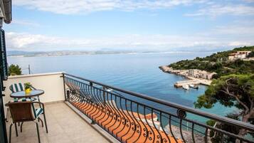 Apartment, Smoking | Exterior